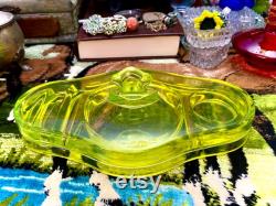 1920 s Antique Cambridge Yellow Canary Vaseline Glass Boudior Vanity Compact or Inkwell 680 Uranium