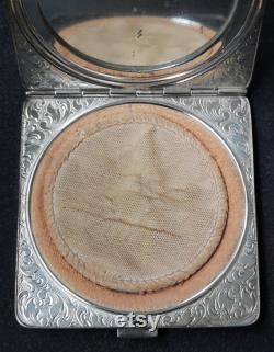 A Very Pretty Vintage Silver Plated Powder Compact By Elldee. Vintage French Silver Plated Powder Compact, Floral Decoration, By Elldee.