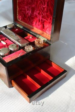 A super Victorian ladies travelling vanity box in rosewood.