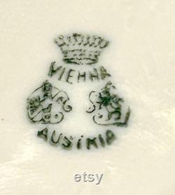 Antique Vienna Austria Green Stamp Pre-1909 Powder Box.