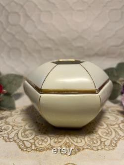 Antique Vienna Austria Green Stamp Pre-1909 Powder Box. Antique Vienna Austria Green Stamp Pre-1909 Powder Box.