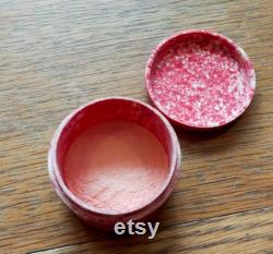 Art Deco 1920s Bakelite red and white box for ladies' face powder. screw lid- full working order. 2 1 8 dia. X 1 5 16 tall Collector 11