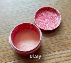 Art Deco 1920s Bakelite red and white box for ladies' face powder. screw lid- full working order. 2 1 8 dia. X 1 5 16 tall Collector 11