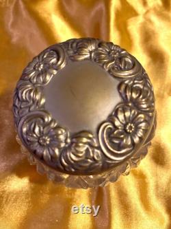 Co Operative Flint Company Ohio status Discontinued late 1800s to early 1900s Pattern 363 powder jar