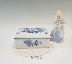 Elizabeth Arden Blue Grass Powder Box, Porcelain Blue and White Powder Box, Vanity Dish, Dresser Set, Budoir Dish, Treasurse by the Gulf