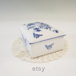 Elizabeth Arden Blue Grass Powder Box, Porcelain Blue and White Powder Box, Vanity Dish, Dresser Set, Budoir Dish, Treasurse by the Gulf