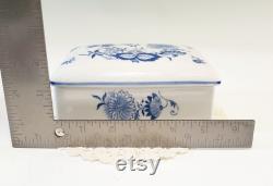 Elizabeth Arden Blue Grass Powder Box, Porcelain Blue and White Powder Box, Vanity Dish, Dresser Set, Budoir Dish, Treasurse by the Gulf