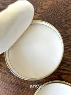 Excellent condition new in box 1940 s vintage Linda Lee dusting powder in box vintage cosmetics loose body powder with puff and Brooche