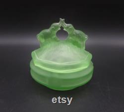 Green Satin Kissing Elephants Powder Jar Dish by L.E. Smith Depression Glass HTF