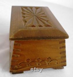 Hand engraved wooden box, Vintage wooden box, Wooden jewelry box, Wooden box with lid, Small wooden box