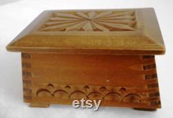 Hand engraved wooden box, Vintage wooden box, Wooden jewelry box, Wooden box with lid, Small wooden box