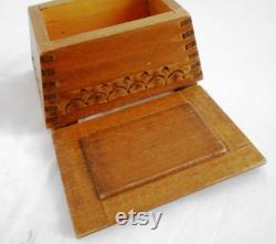 Hand engraved wooden box, Vintage wooden box, Wooden jewelry box, Wooden box with lid, Small wooden box