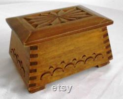 Hand engraved wooden box, Vintage wooden box, Wooden jewelry box, Wooden box with lid, Small wooden box