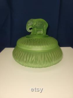 LE Smith Green Uranium Glass Elephant Powder Box Dish with Lid Art Deco Frost UV Glow DD386