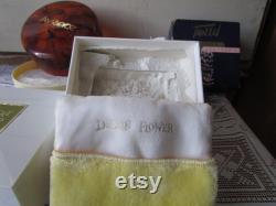 Lot of powder boxes, puff mitts Aviance, Desert Flower, Tweed bath powder, Tussy Midnight Mitt used. Vintage 1970s. Ship incl.