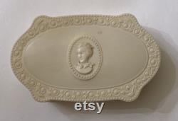 Luxor French Ivory Lady Pompadour vanity powder box. A lovely powder holder for a lady s vanity table. c. 1930 see description