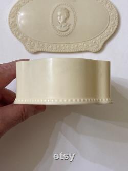 Luxor French Ivory Lady Pompadour vanity powder box. A lovely powder holder for a lady s vanity table. c. 1930 see description