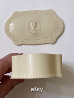 Luxor French Ivory Lady Pompadour vanity powder box. A lovely powder holder for a lady s vanity table. c. 1930 see description