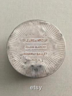 ROGER and GALLET LALIQUE designed Fleur's d' Amour powder box c.1920