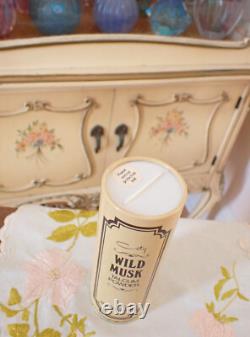 VTG Sealed 1970s Coty Div. Pfizer WILD MUSK Talcum Powder 3.7 Oz ORIGINAL
