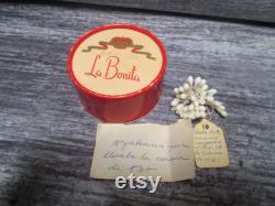 Vintage 1957 La Bonita round powder box with tiny white beads inside