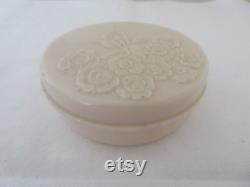 Vintage Art Deco Round Ivory Urea Formaldehyde Early Plastic Powder Trinket Box with Moulded Floral Flower Design 1930's Rare Colour
