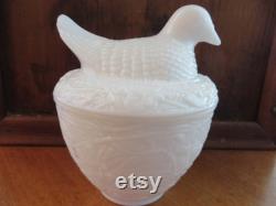 Vintage Bird on Nest Avon Powder Box From 1960's 1970's White Milk Glass Hen or Dove on Nest Candy Dish Trinket Box 1043