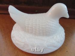 Vintage Bird on Nest Avon Powder Box From 1960's 1970's White Milk Glass Hen or Dove on Nest Candy Dish Trinket Box 1043