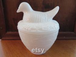 Vintage Bird on Nest Avon Powder Box From 1960's 1970's White Milk Glass Hen or Dove on Nest Candy Dish Trinket Box 1043