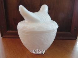 Vintage Bird on Nest Avon Powder Box From 1960's 1970's White Milk Glass Hen or Dove on Nest Candy Dish Trinket Box 1043