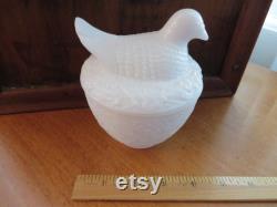 Vintage Bird on Nest Avon Powder Box From 1960's 1970's White Milk Glass Hen or Dove on Nest Candy Dish Trinket Box 1043