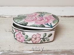 Vintage Ceramic Macau Heart Shaped Trinket Box Pink Rose Chinoiserie Trinket Keeper Dressing Table Treasure Holder Vanity Jewelry Dish withLid