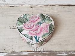 Vintage Ceramic Macau Heart Shaped Trinket Box Pink Rose Chinoiserie Trinket Keeper Dressing Table Treasure Holder Vanity Jewelry Dish withLid