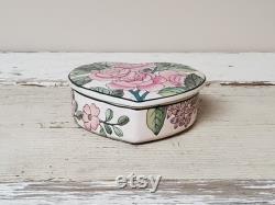 Vintage Ceramic Macau Heart Shaped Trinket Box Pink Rose Chinoiserie Trinket Keeper Dressing Table Treasure Holder Vanity Jewelry Dish withLid