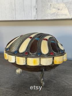Vintage Clamshell shaped footed Leather lined keepsake box 7 x5 x6