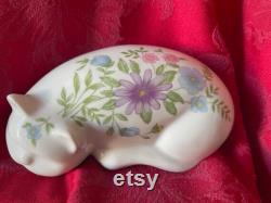 Vintage Elizabeth Arden Sleeping Cat Shaped Powder Box WITH Scoop Made in Japan Hand Painted Purple and Blue Flowers