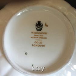 Vintage Gold Tonquin Wedgwood porcelain trinket powder bowl with lid