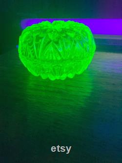 Vintage Green Uranium Depression Glass Powder Box with Lid Excellent Condition Blacklight Tested FREE SHIPPING