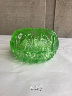 Vintage Green Uranium Depression Glass Powder Box with Lid Excellent Condition Blacklight Tested FREE SHIPPING