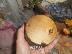 Vintage Musical Powder Box Courting Couple Make Me A Figgy Pudding Tune