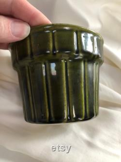 Vintage Ungemach ceramic small flowerpot number 613, avocado green galzed pottery planter, in good condition with no chips or scratches.