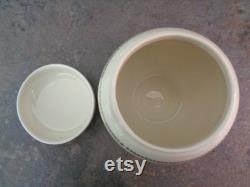 Vintage Yardley decorative ceramic powder jar with lid from the 1960 s