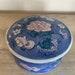 Vintage chinoiserie ceramic powder jar. Vintage chinoiserie trinket box