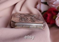 Vintage compact powder with voluminous roses Brass powder box Cupronickel compact powder USSR Soviet powder box Women's accessory