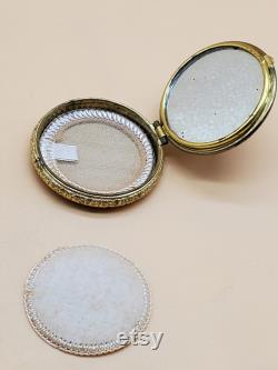 Vintage petit stitch top powder compact box