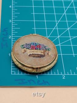Vintage petit stitch top powder compact box