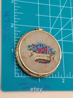 Vintage petit stitch top powder compact box