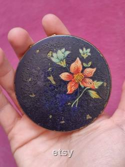 Vintage powder box Retro fashion makeup box Round metallic box Flower pattern powder box Vtg Compact Antique luxury powder box Ladies gift