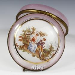 Vintage to antique French lilac pink glass trinket powder hinged Box court scene