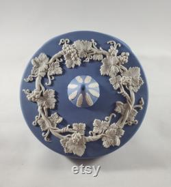 Wedgwood Blue and White Jasperware Powder Box, Candy Dish, Vanity Dresser Trinket Box, 1968, England, 873